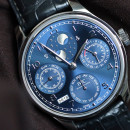 PORTUGIESER CALENDRIER PERPÉTUEL or blanc cadran bleu von IWC