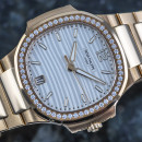 PATEK PHILIPPE NAUTILUS with Diamond Bezel 7118/1200R von Patek Philippe